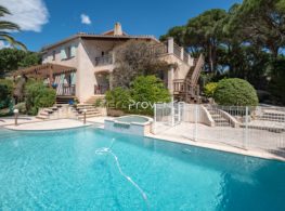 https://www.merprovence.com/proprietes/sainte-maxime-a-vendre-villa-6-chambres-piscine/