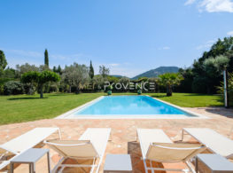 https://www.merprovence.com/proprietes/golfe-de-st-tropez-plan-de-la-tour-villa-dexception-le-village-a-pied/