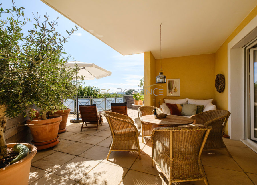 Sainte Maxime | 2 pièces | Grande terrasse, box et piscine
